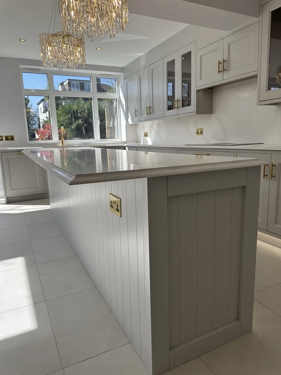 Panelled island with quartz worktop: Double-Storey Rear Extension in Hampstead by Alb Homes