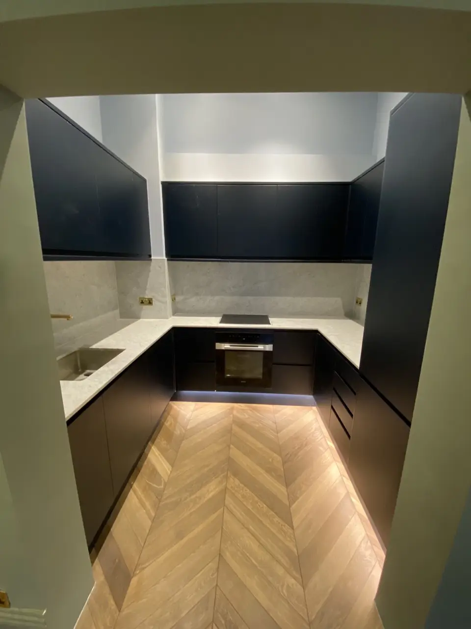 Navy kitchen with full-height marble splashback: Period Property Renovation in Kensington by Alb Homes
