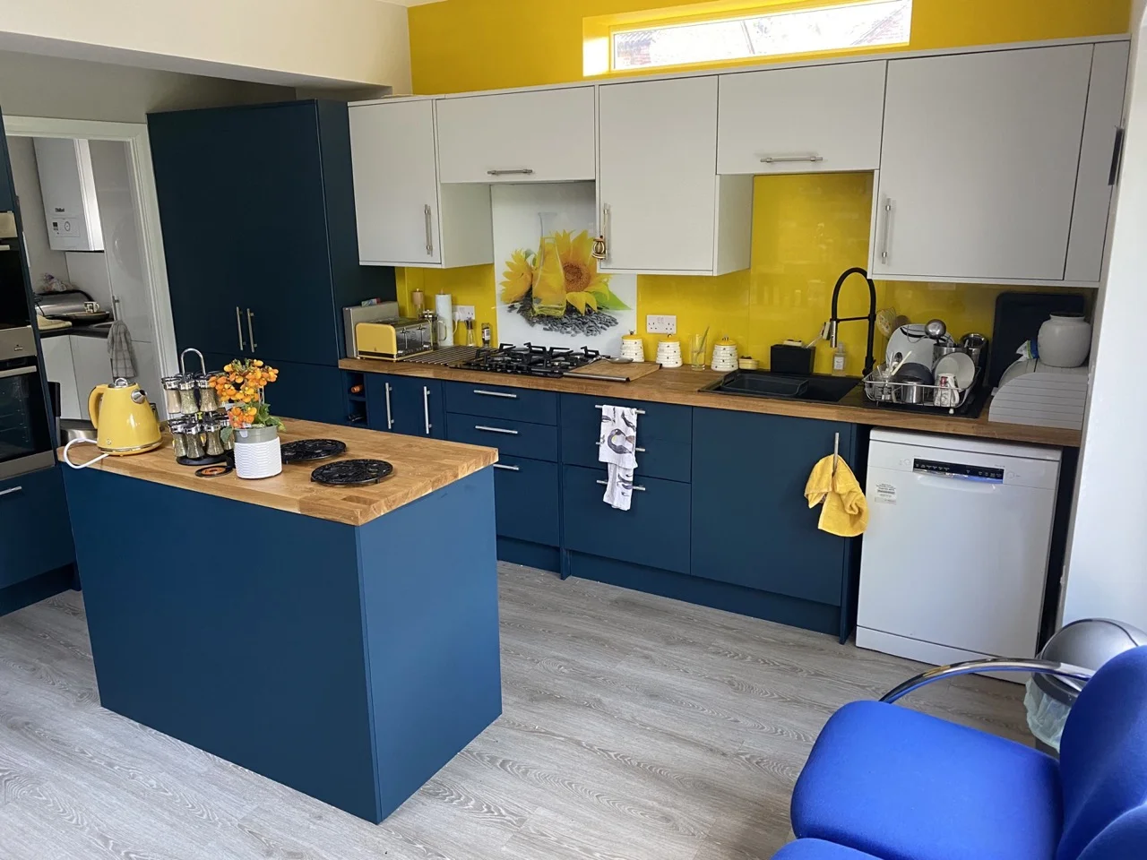Navy kitchen with timber worktops: Single-Storey Rear Extension in Totteridge by Alb Homes
