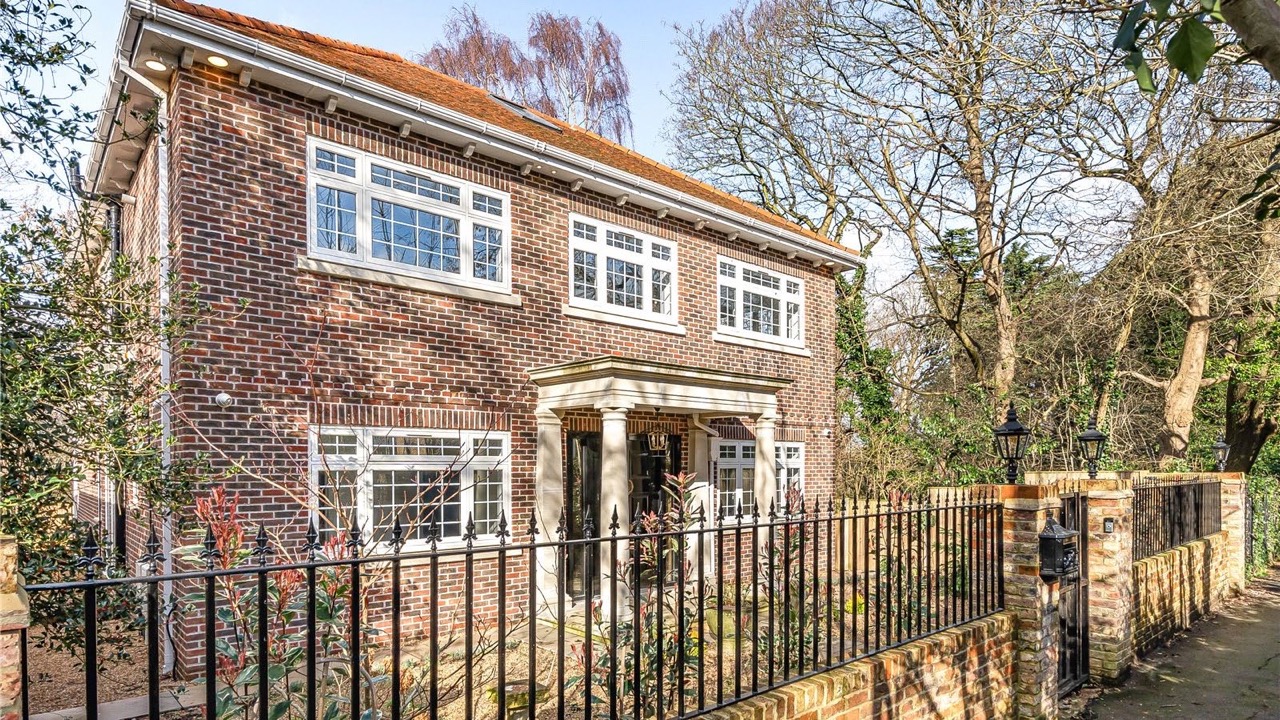 Traditional brick new build family home with stone portico and railings by Alb Homes in Totteridge