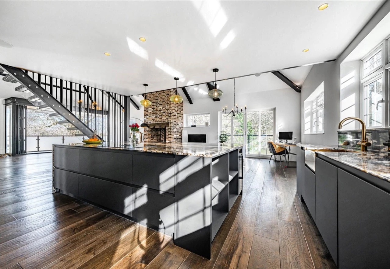 Matte-black kitchen and floating staircase: New Build Family Home in Totteridge by Alb Homes