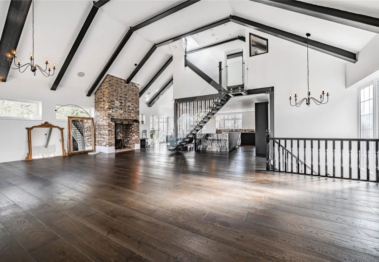 Vaulted open-plan first floor with exposed steel: New Build Family Home in Totteridge by Alb Homes