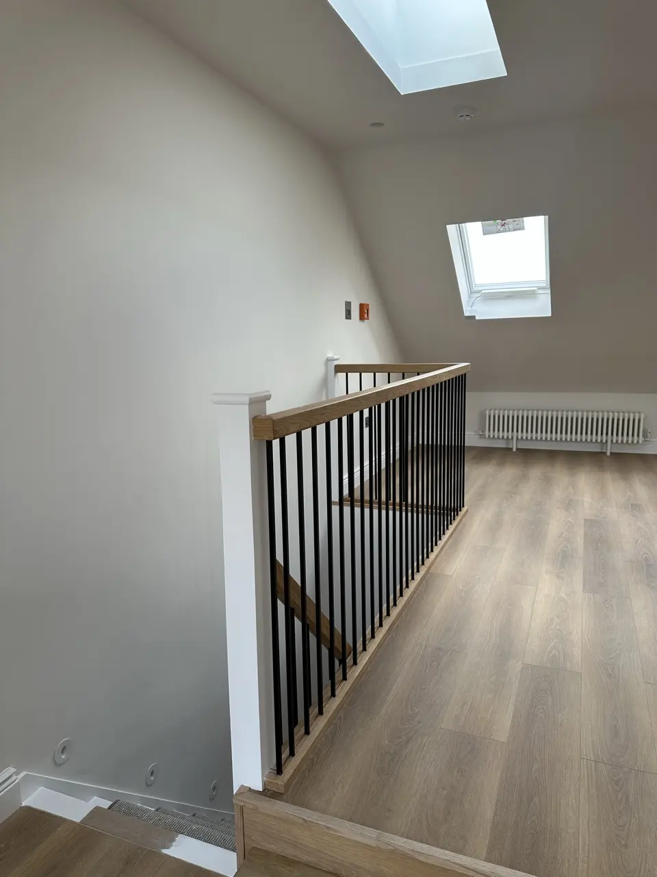 New staircase with an oak handrail: Flat Conversion with New Loft in White City by Alb Homes